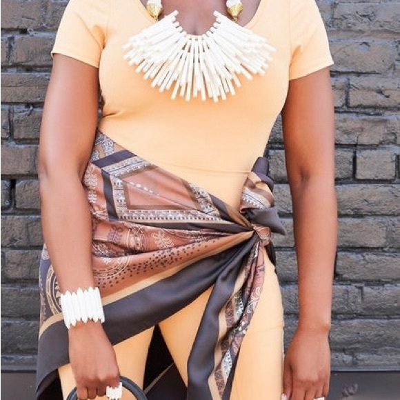 Aya Oversized Scarf by Sassy Jones - Picture 4 of 4